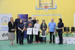 uczestniczy turnieju, goście, organizatorzy i policjanci
