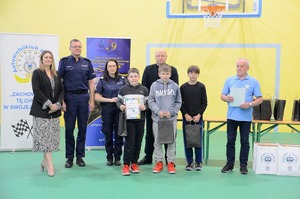 uczestniczy turnieju, goście, organizatorzy i policjanci