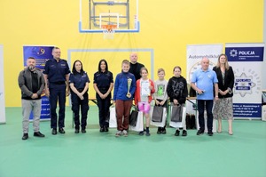 uczestniczy turnieju, goście, organizatorzy i policjanci