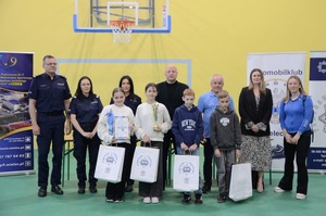 uczestniczy turnieju, goście, organizatorzy i policjanci