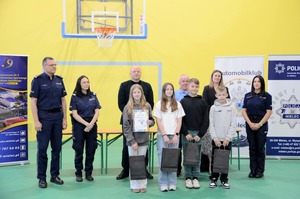 uczestniczy turnieju, goście, organizatorzy i policjanci
