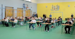 uczestniczy turnieju, goście, organizatorzy i policjanci