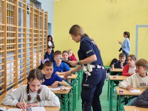 uczestnicy turnieju, organizatorzy, goście i policjanci