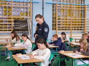 uczestnicy turnieju, organizatorzy, goście i policjanci
