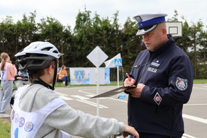 policjanci, organizatorzy Wojewódzkiego Finału Turnieju Bezpieczeństwa w Ruchu Drogowym