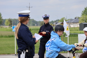 policjanci, organizatorzy Wojewódzkiego Finału Turnieju Bezpieczeństwa w Ruchu Drogowym