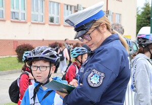 policjanci, organizatorzy Wojewódzkiego Finału Turnieju Bezpieczeństwa w Ruchu Drogowym