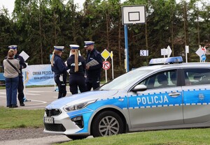 policjanci, organizatorzy Wojewódzkiego Finału Turnieju Bezpieczeństwa w Ruchu Drogowym