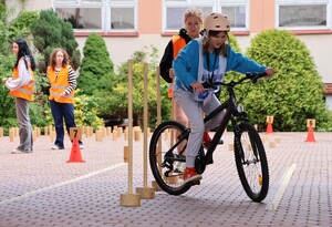 policjanci, organizatorzy Wojewódzkiego Finału Turnieju Bezpieczeństwa w Ruchu Drogowym