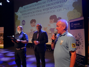 policjanci, organizatorzy Wojewódzkiego Finału Turnieju Bezpieczeństwa w Ruchu Drogowym