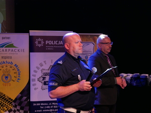 policjanci, organizatorzy Wojewódzkiego Finału Turnieju Bezpieczeństwa w Ruchu Drogowym