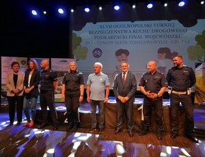 policjanci, organizatorzy Wojewódzkiego Finału Turnieju Bezpieczeństwa w Ruchu Drogowym