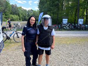 uczestnicy rajdu z mieleckimi policjantami