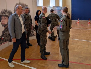 oficer prasowy KPP w Mielcu, uczestnicy zawodów i organizatorzy