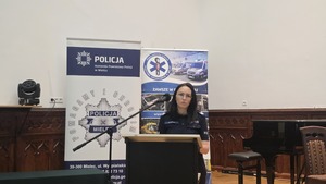uczestnicy forum, policjanci, medycy, lekarze, prelegenci