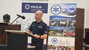 uczestnicy forum, policjanci, medycy, lekarze, prelegenci