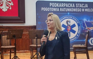 uczestnicy forum, policjanci, medycy, lekarze, prelegenci