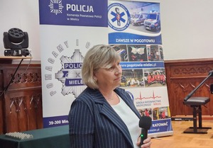 uczestnicy forum, policjanci, medycy, lekarze, prelegenci