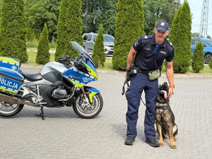 przedszkolaki z policjantami