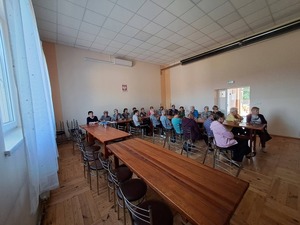 seniorzy i policjanci
